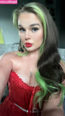 Sophie Burlinson [ sophie-burlinson ] - The ass you love to worship and go broke over