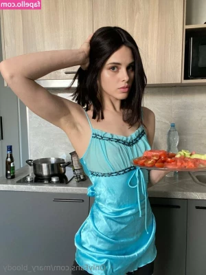 mary_bloody [ mary-bloody ] - ⚠️ only open if you like public voyeurism ⚠️
