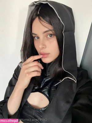 mary_bloody [ mary-bloody ] - si alguien habla español lánzame un mensajito y vamos a chatear