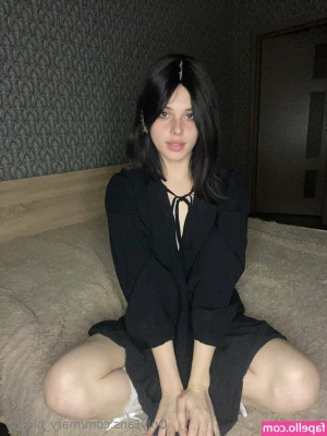 mary_bloody [ mary-bloody ] - Tease on balcony in jeans