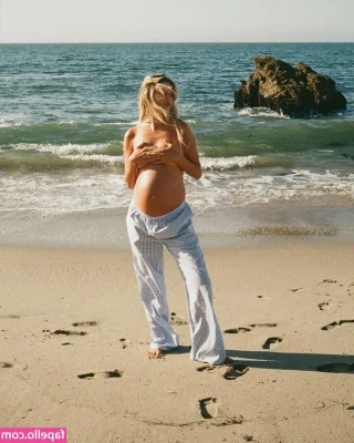Paige Harper [ paige-harper ] - Get yourself a girl that sends you pics like this.