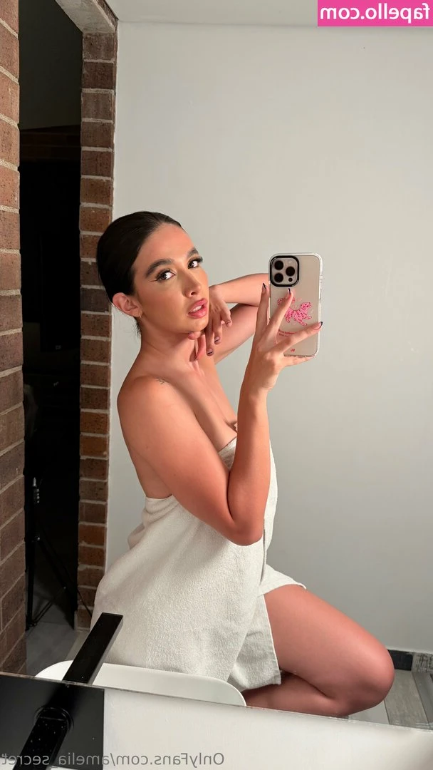 amelia_secret [ amelia-secret-1 ] - Can I bounce my ass on your cock like this? 😈🤤