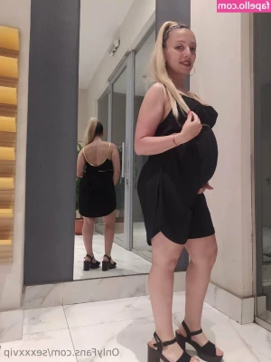 pregnantmommyxo - Anyone I owe a custom please message me 💕