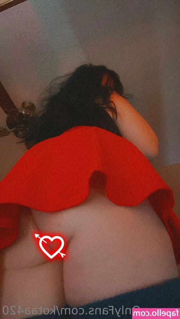 kotaa420 - evening selfie 😘(click to see the full picture ;) )