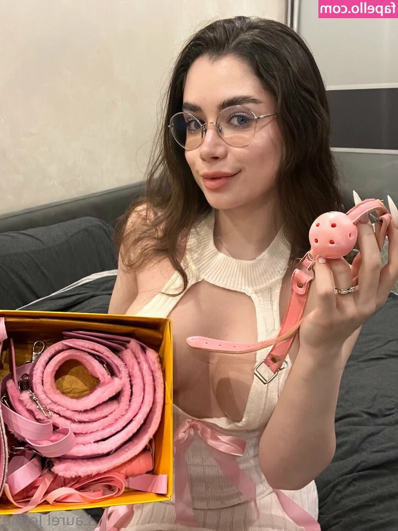 Laureljeune [ laureljeune-15 ] - Would you rather slip your d*ck between my breasts or my legs ?