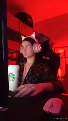 Laureljeune [ laureljeune-15 ] - Starving for some good pussy?🥰