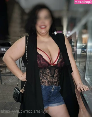 curvy_carla [ curvy-carla ] - Super hot showering video waiting for you in your messages💕💕🚿