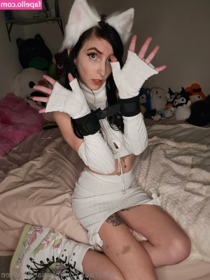 olyviaraynefree - Wanted to show off my bunny outfit but got horny and had to play a
