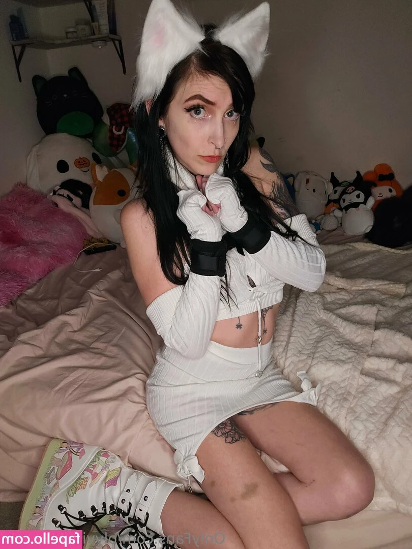 olyviaraynefree - I’d love to get licked right now 🥵