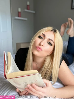 francescapolenta - Can I distract you for a minute  Or two