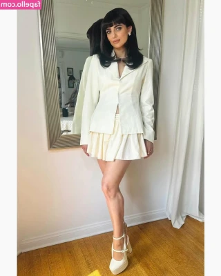 Claudia Doumit [ claudia-doumit ] - Hey babe help me 🥰