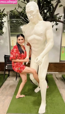 Nidhi Chaudhary [ nidhi-chaudhary ] - Who doesn't love storytime? If somebody doesn't own books, don't fuck
