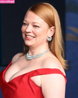 Sarah Snook [ sarah-snook ] - If you haven't seen this video dm to check it out on sale! 😏