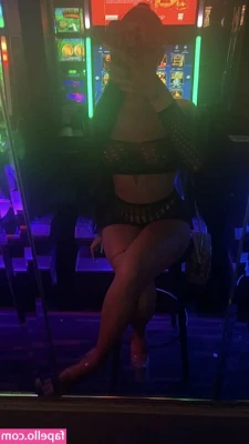 Starmxmi - Watch how I rubbing my titts & playing with my nipples hard while