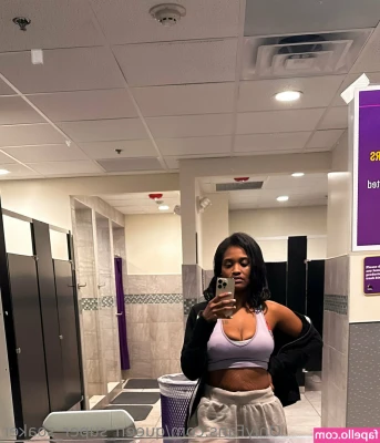 queen_super_soaker [ queen-super-soaker ] - Getting hard for the shoot. Do you like how it grows?