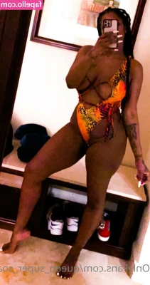 queen_super_soaker [ queen-super-soaker ] - Nips.... Puffy nips....