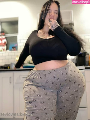 JexkaaWolves - I love Baby Kitty s pretty feet  Especially when I am about to put