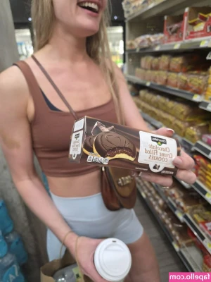freyadevries - Saying hello and checking in 👋🏻💖👍🏻