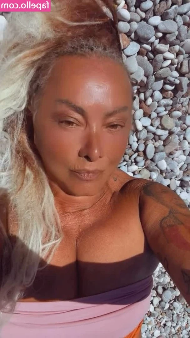 TattooDimitra - I’m home, OnlyFans! Now that I can go more than 30 seconds without