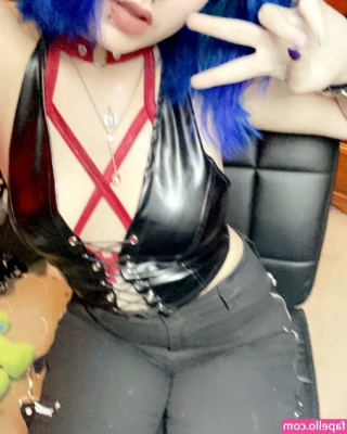 333morgue - I can barely keep the kitty in 😩👀  I haven’t been tipped
