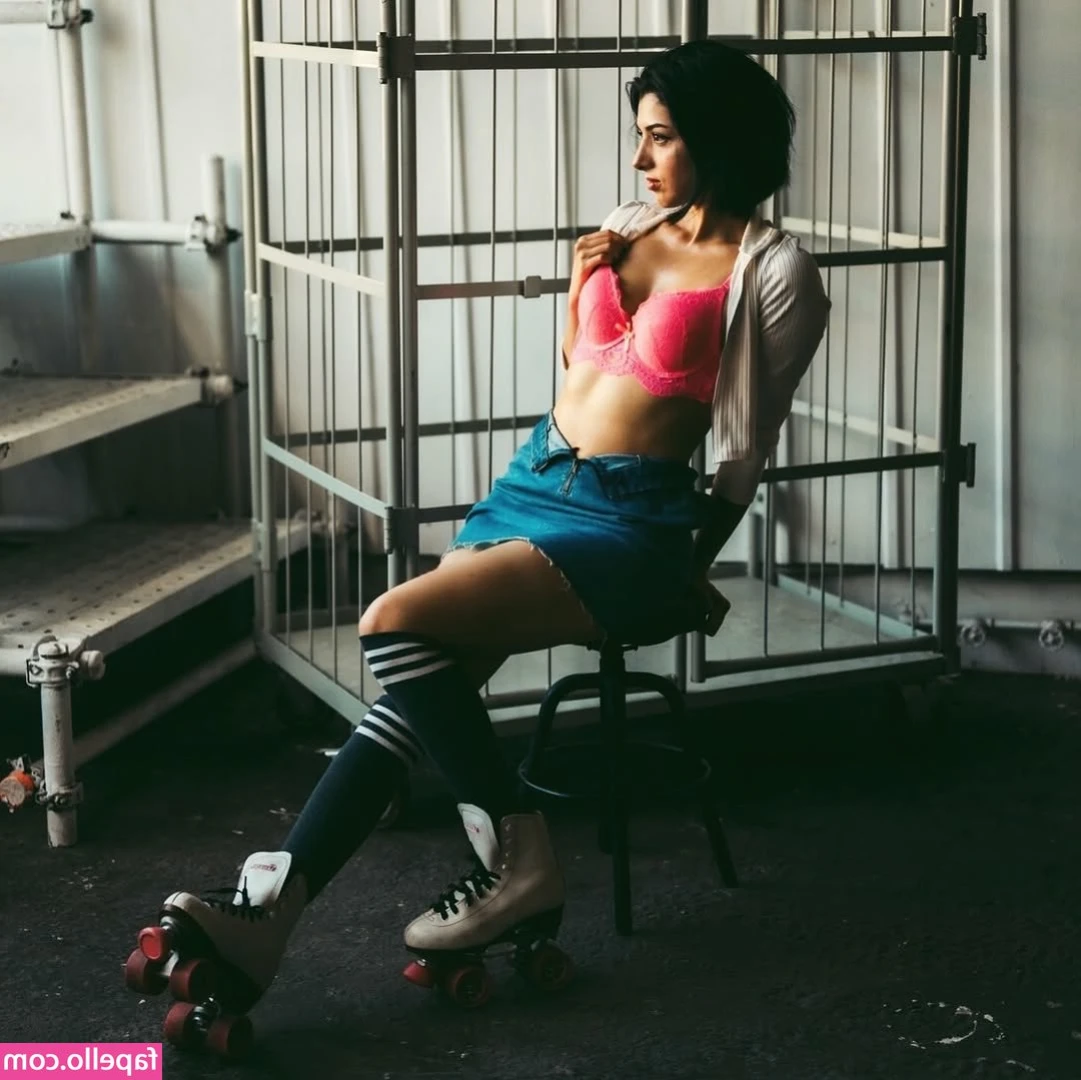 saiyancookie_ [ saiyancookie ] - watch me cum over and over like a maniac... check ur inbox for the