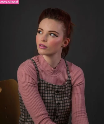 Ellie From WhatCulture [ ellie-from-whatculture ] - One more BTS video of the anal scene with Alura Jenson and Isiah