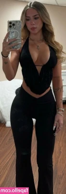 Mandi.brink [ mandi-brink ] - You pick her up for a date and she's wearing this...what do you do?