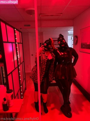 latextam - Me being a weirdo posing with this make up tote that my lover made