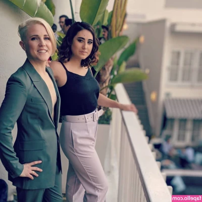 Hannah Hart [ hannah-hart ] - New video hitting your DMs at 6PM EST 😝