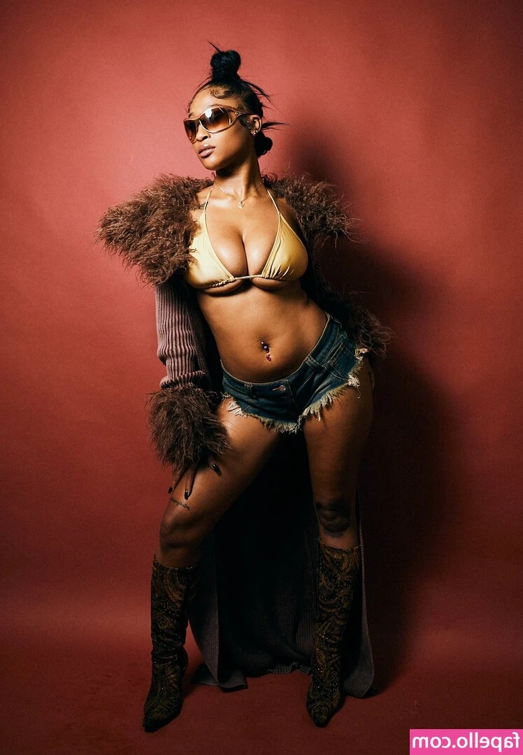 Tone_monii [ tone-monii ] - It’s time for a close up 💋💋