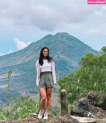 Brigit Sinaga [ brigit-sinaga ] - Shake shake shake