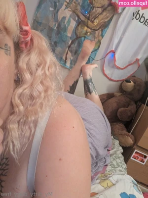 my_dirty_diary_free [ my-dirty-diary-free ] - Laying in my bed naked, anyone wanna play?