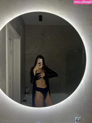 olivia_lemni [ olivia-lemni ] - Showing off my hot holes and being a freak has always turned me on so