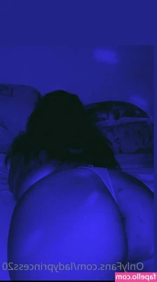 ladyprincess20 - Naked in the dark