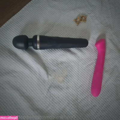 coppiadigattari_free [ coppiadigattari-free ] - I’ll give you ONE guess what I’m wearing under here hehee 😛 DM