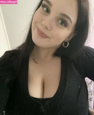 tiddyfuccemma - Horny Tuesday!!! Hit LIKE if you wanna see more 😯 😈 x
