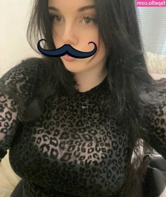 tiddyfuccemma - Debating the fluffy sleeves here 🤔 hopefully I still look cute 🤪