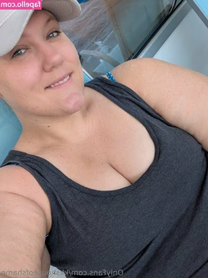 queenkkfree - It's a strange feeling seeing your own body and enjoying the way it