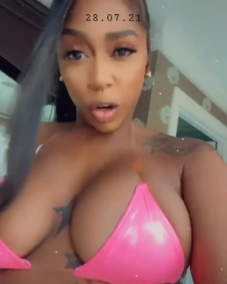 Kash Doll [ kash-doll ] - Combining girly, alternative, and sexy 👌🏻