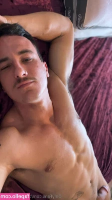 deklanisstrong - And there I was….BBQ sauce on my titties 🥴