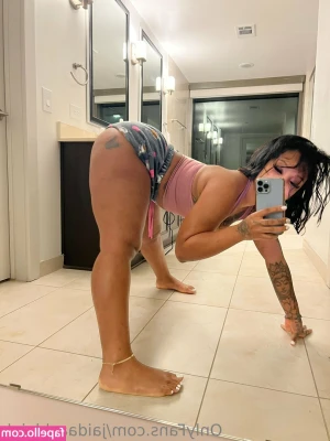 jaidaashleigh - front or back?