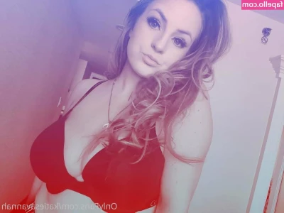 katiesavannah - Laying around, waiting for you