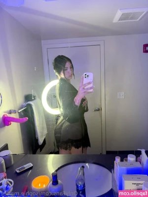 sophie.mariee [ sophie-mariee ] - Peek a boo My tiny tits need love too 🥹