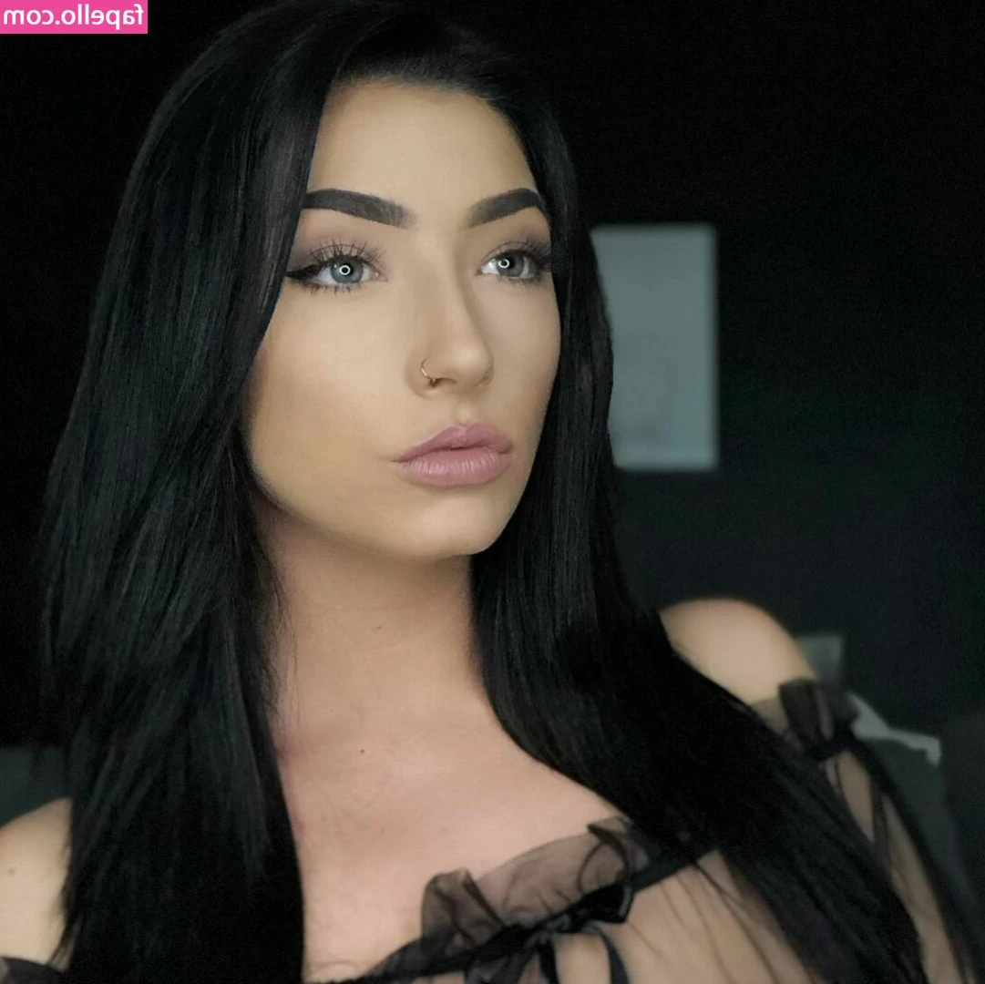 Taylor Kristine [ taylor-kristine ] - My huge strap on cock