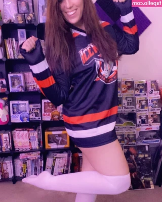 KillshotKitty - I keep finding photogenic mirrors