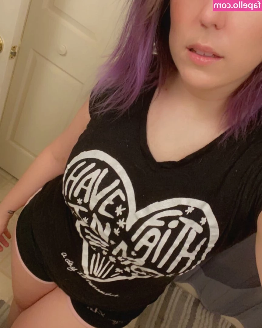 KillshotKitty - Are you a🍑 or a 🍒guy?