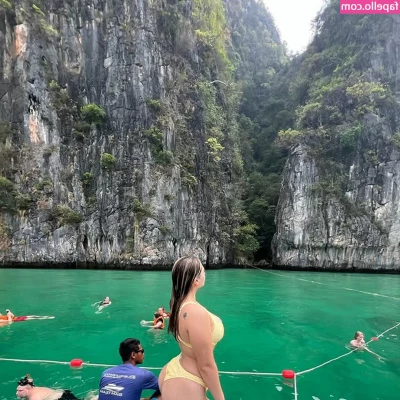 KarenAR - Do you want to see my huge and rich butt