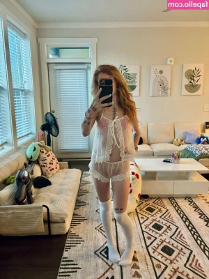 ohfprincess - I guess i have long toes  Size 9 5 feet  Wait for the veins