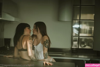 mrstrsnger27 - These tits are getting too heavy   who wants to hold them
