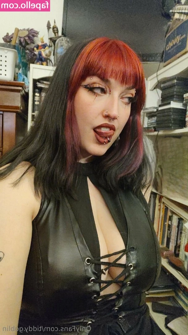 tiddy.goblin [ tiddy-goblin ] - Im gonna be late for work  But Im feeling so slutty today  Do you